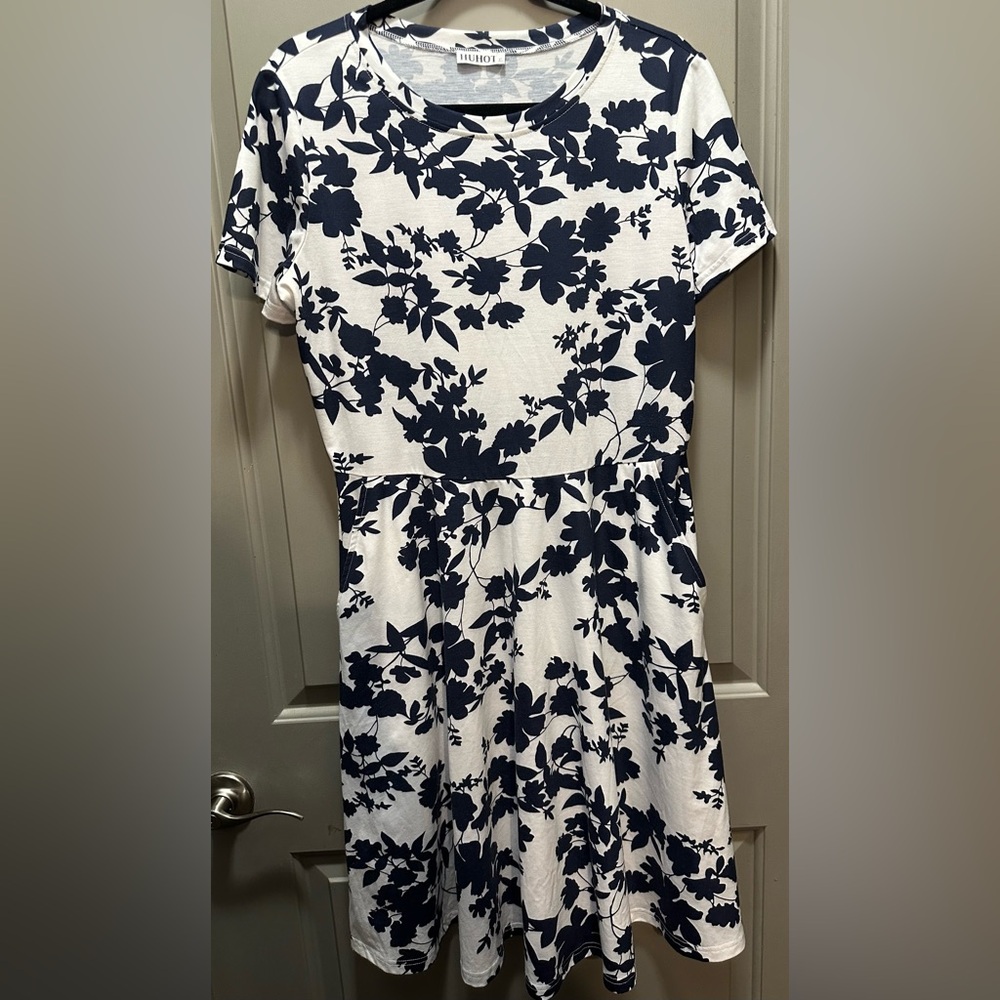 HuHot Size XL White/Blue Floral Dress EUC